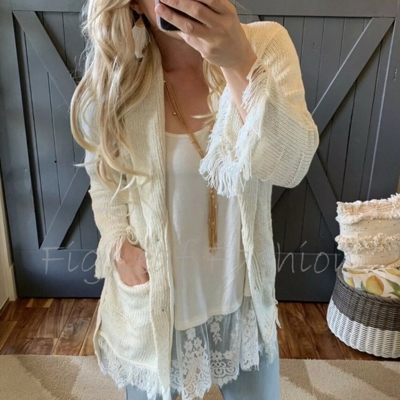 Sweaters - Textured Blanket Sweater Size Medium/Large NWT